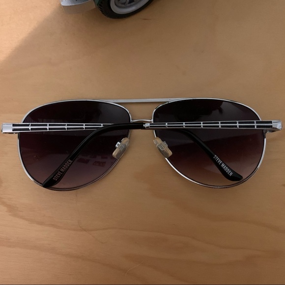 Steve Madden aviator sunglasses - Picture 2 of 2